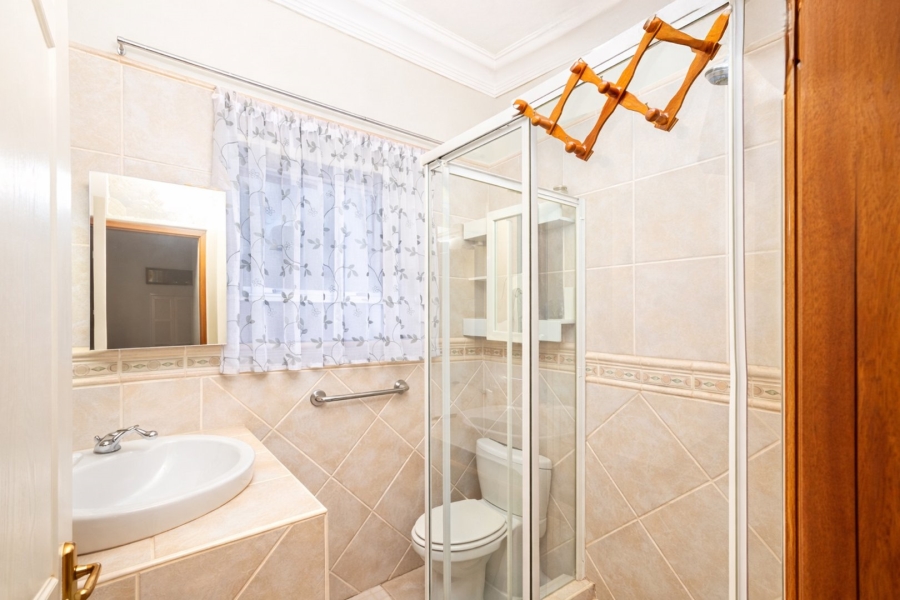 5 Bedroom Property for Sale in Caribbean Beach Club North West